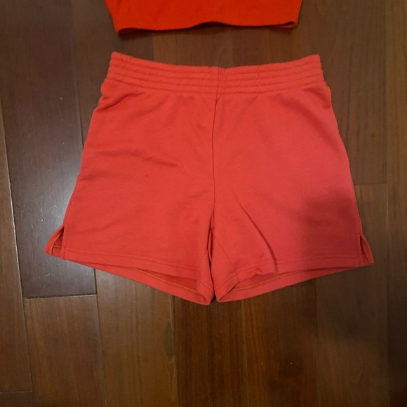 ARITZIA red set! Sweatshort and bra top, only worn once, impeccable condition! - Picture 5 of 5